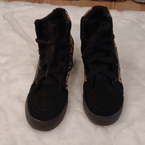 Rare perfect condition Vans Leopard Print with a hidden heal - Picture 3 of 5